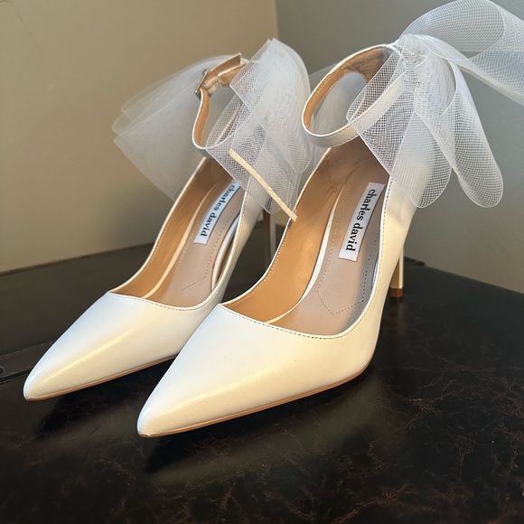 Charles David Tulle White Bridal Pump - Picture 3 of 6